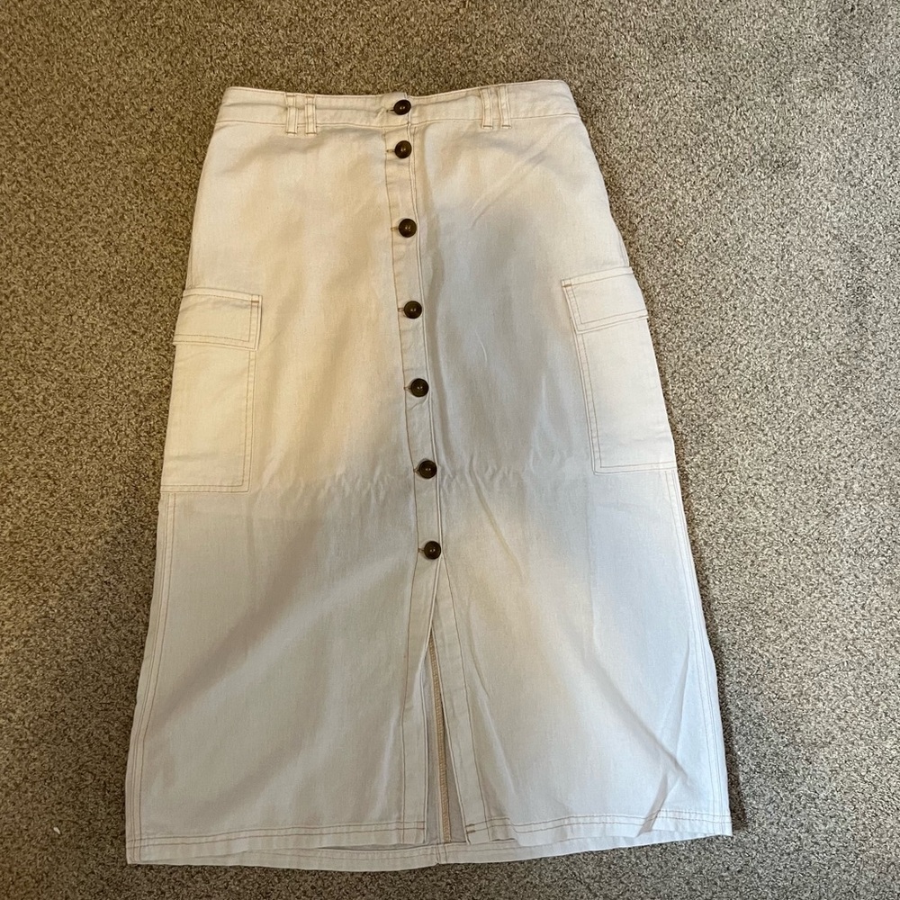 Size L LOVE TREE cargo skirt.
